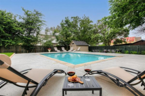 Luxury Haus Near Main St with Pool and Fire Pit